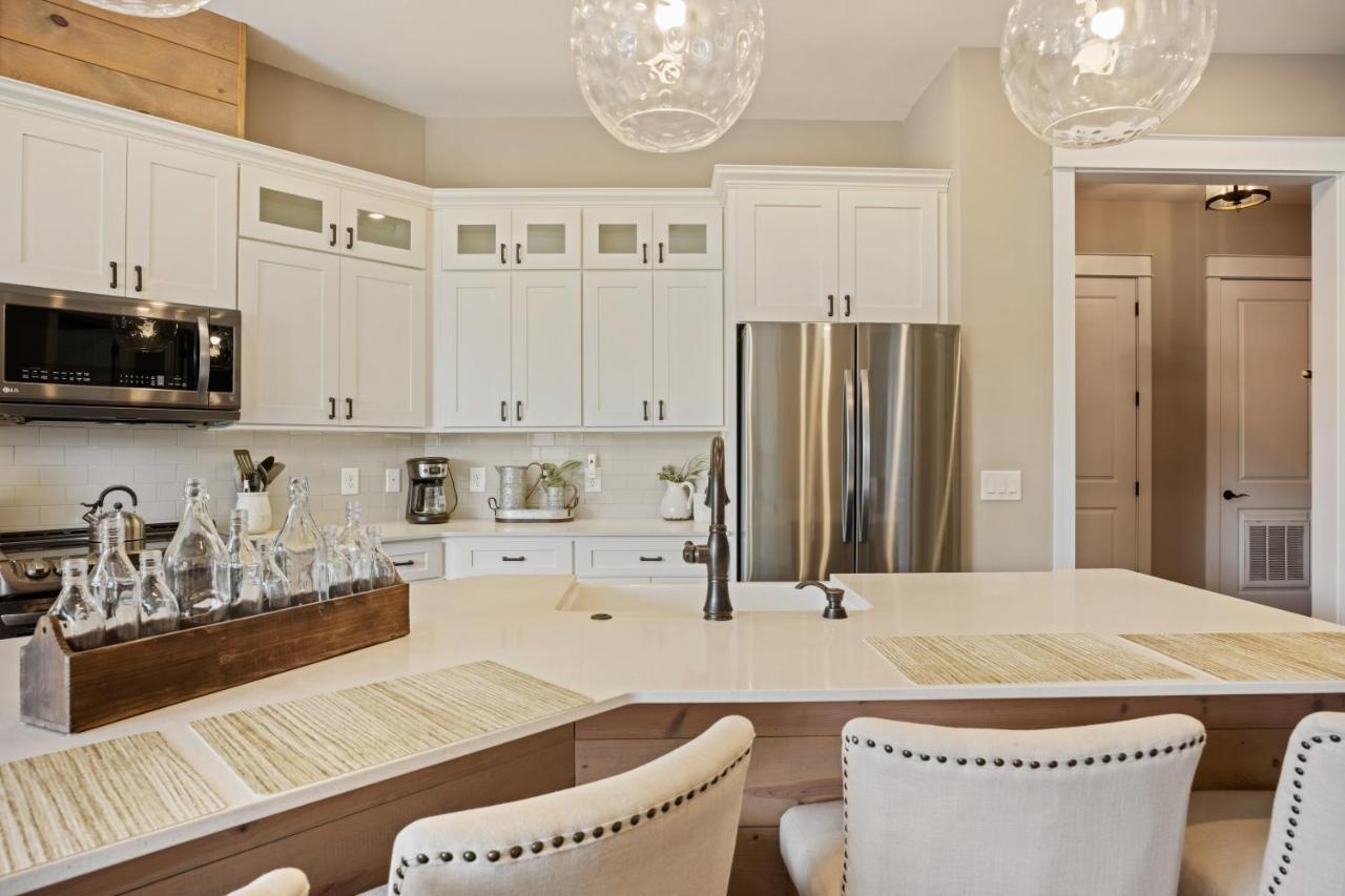 Beautiful Downtown Condo - Balcony - Amazing City Views - Loaded Kitchen - Stainless Steel Appliances - Board Games & More Blue Ridge Dış mekan fotoğraf